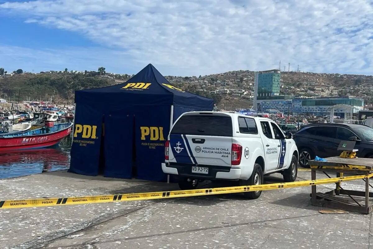 Trabajadores pesqueros encuentran cuerpo de mujer flotando en puerto San Antonio