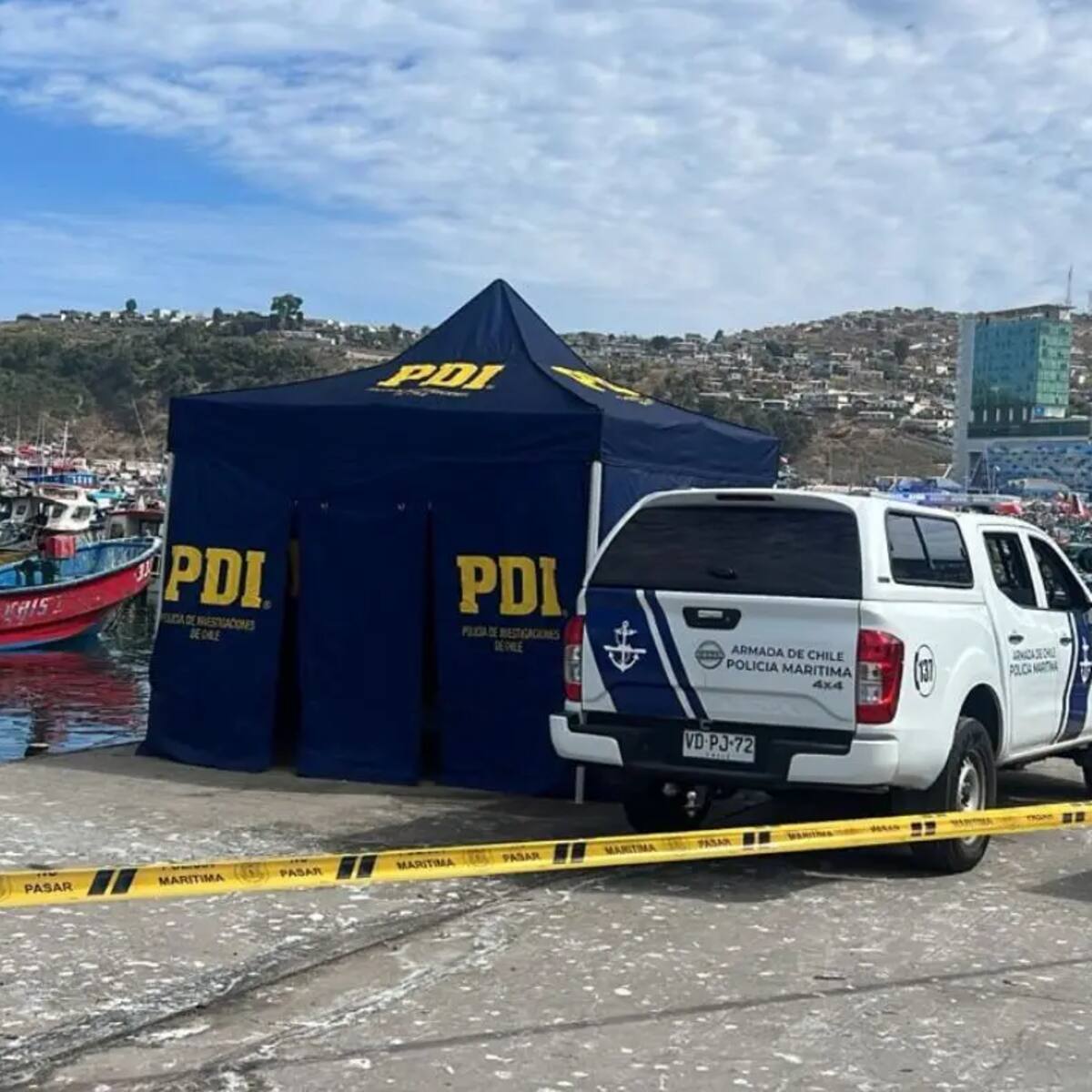 Trabajadores pesqueros encuentran cuerpo de mujer flotando en puerto San Antonio