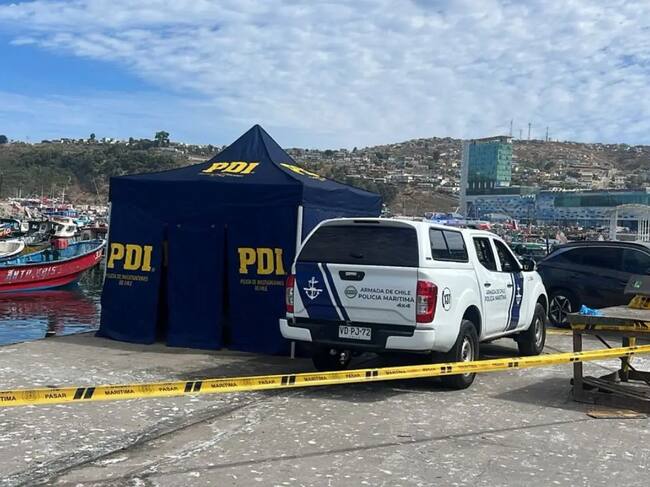 Trabajadores pesqueros encuentran cuerpo de mujer flotando en puerto San Antonio