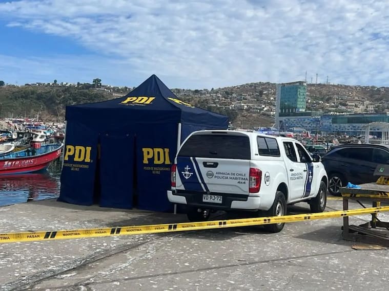 Trabajadores pesqueros encuentran cuerpo de mujer flotando en puerto San Antonio