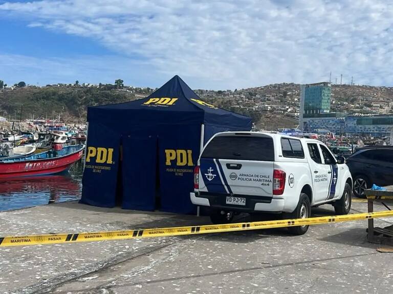 Trabajadores pesqueros encuentran cuerpo de mujer flotando en puerto San Antonio
