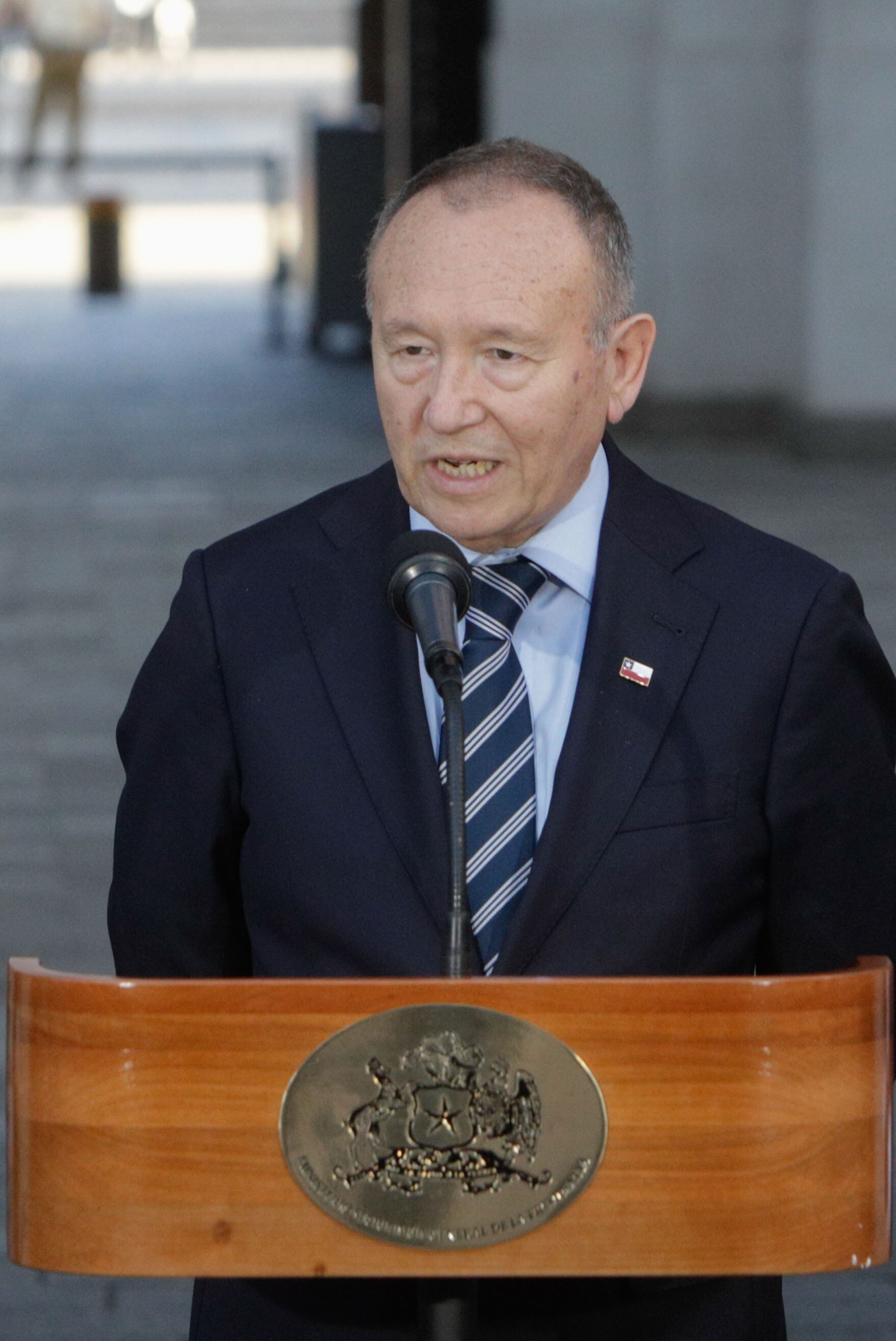 13 DE FEBRERO 2026 / SANTIAGO
El futuro ministro secretario general de la presidencia, José García Ruminot habla con la prensa al finalizar la reunión con la actual ministra, Macarena Lobos, para el traspaso de información del cargo ante el cambio de mando del gobierno.
FOTO: LUKAS SOLIS / AGENCIAUNO