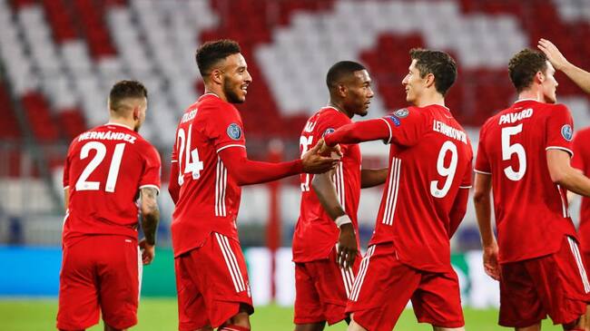 MUNICH, GERMANY - OCTOBER 21: Corentin Tolisso of FC Bayern Muenchen celebrates with teammates after scoring his team's third goal during the UEFA Champions League Group A stage match between FC Bayern Muenchen and Atletico Madrid at Allianz Arena on October 21, 2020 in Munich, Germany. (Photo by M. Donato/Getty Images for FC Bayern)