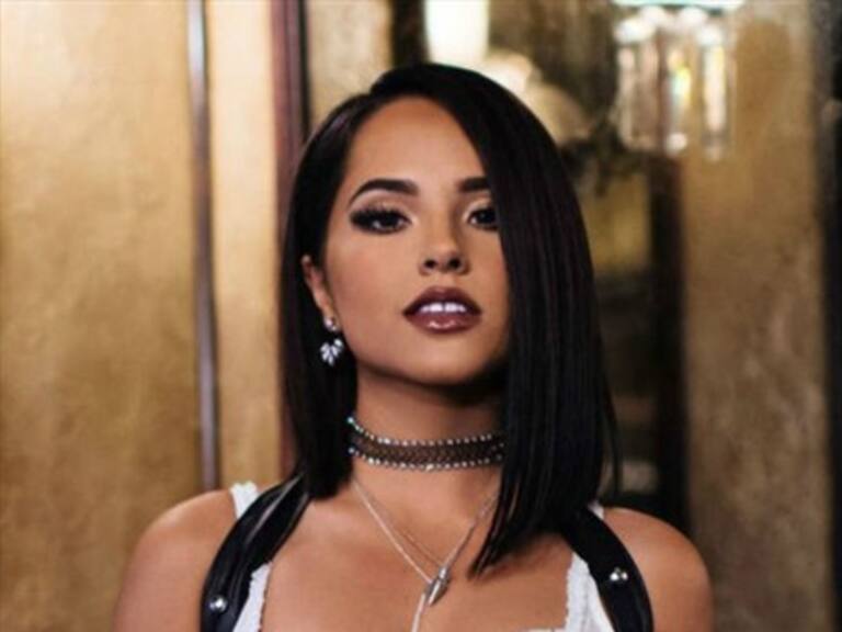 Becky G causó furor en redes sociales tras presentar a su hermana