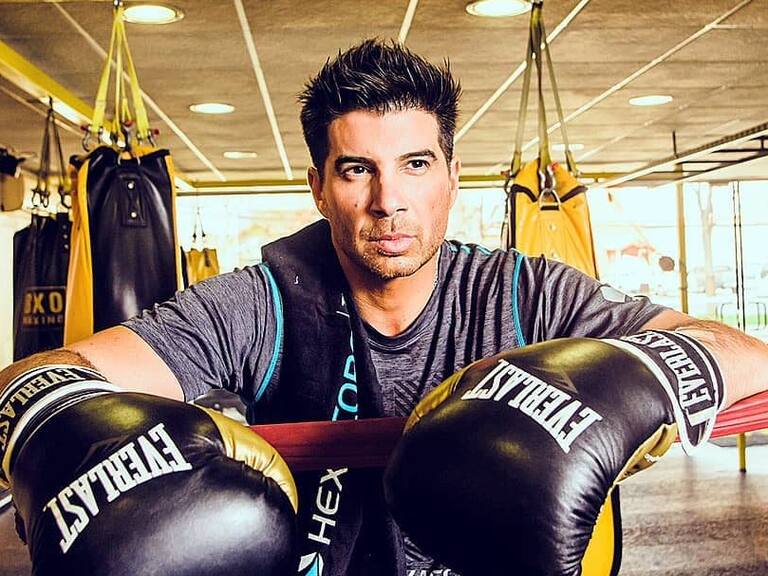 «Me dejaron encerrado en un camarín»: Mario Velasco reveló tenso momento con staff de Cami Gallardo