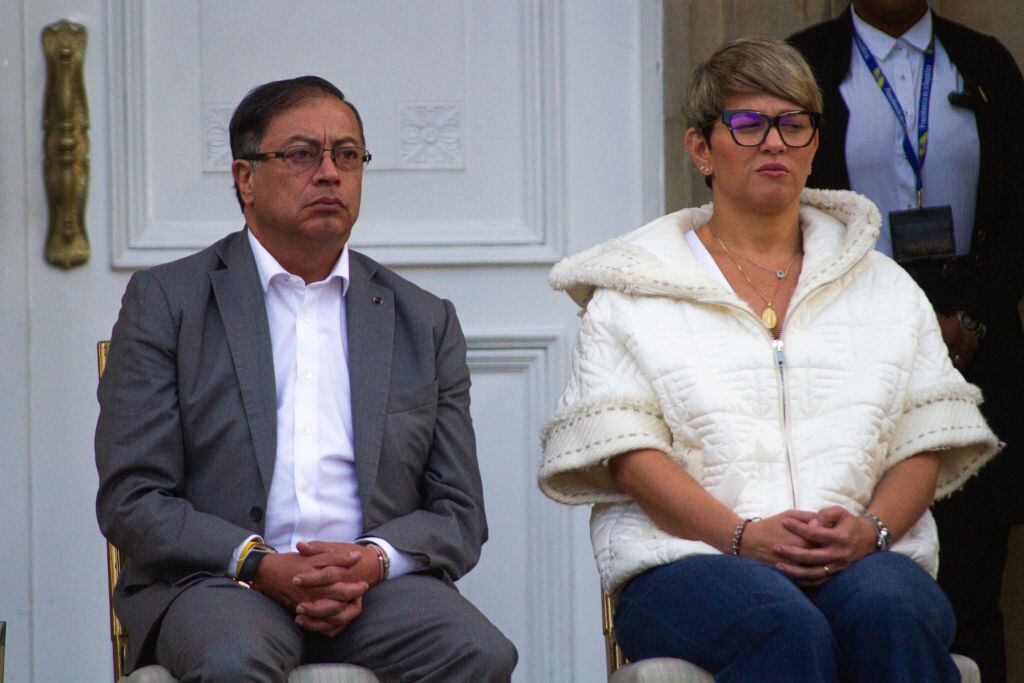 El presidente de Colombia Gustavo Petro junto a su esposa Veronica Alcocer