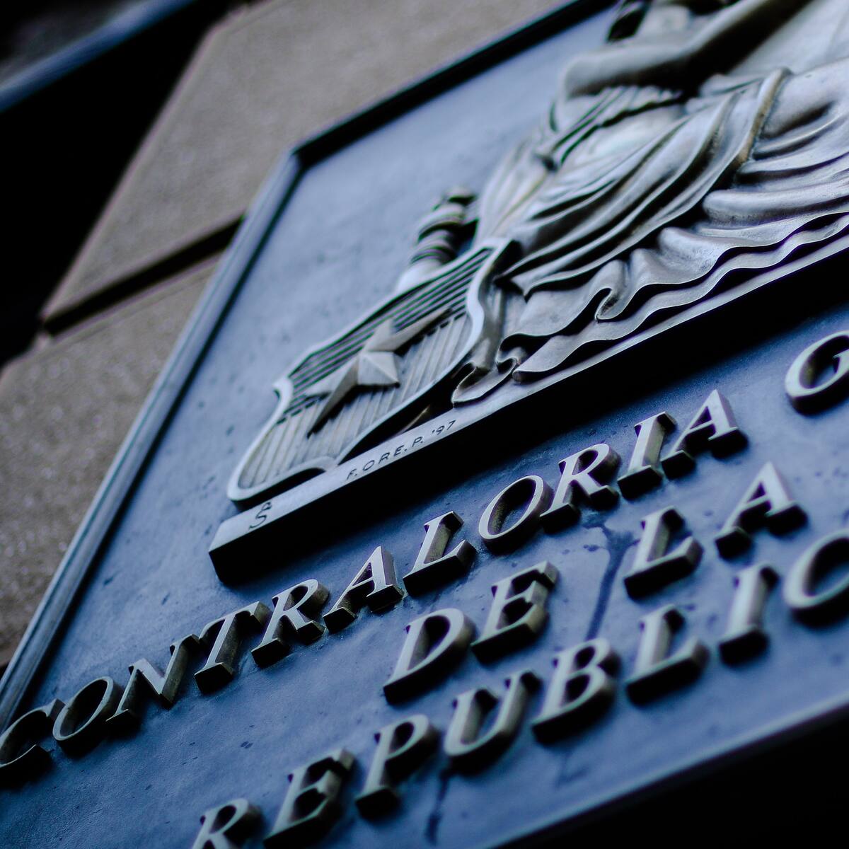 Funcionarios públicos bajo la lupa: aprueban comisión investigadora por uso indebido de licencias