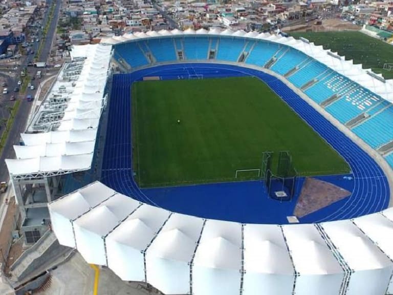 Increíble: la gente se tiene que agachar para comprar entradas en el Tierra de Campeones de Iquique