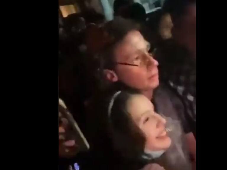 Así fue el desmayo de Luisito Comunica rodeado de fans en Venezuela
