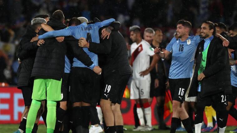 Uruguay vence a Perú para sumar tres triunfos seguidos y clasifica a Qatar 2022