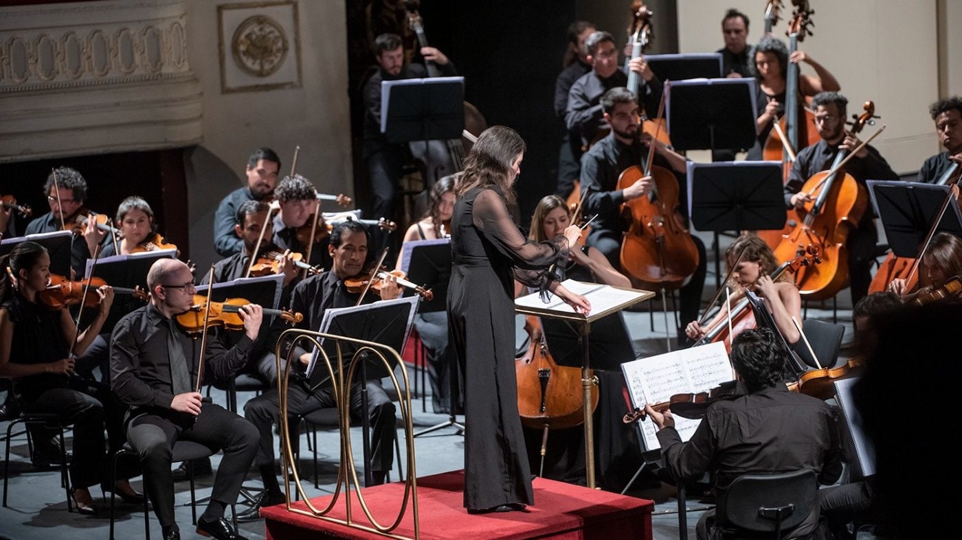 Filarmónica de Santiago y Alejandra Urrutia