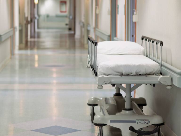 ¡Conmocionado y confundido! Hombre descubre que su esposa es su hermana tras querer donarle un riñón