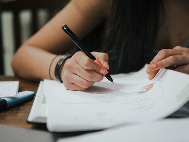 ¿Estás estudiando o quieres hacerlo? Estos son los bonos y subsidios más importantes a los que puedes acceder