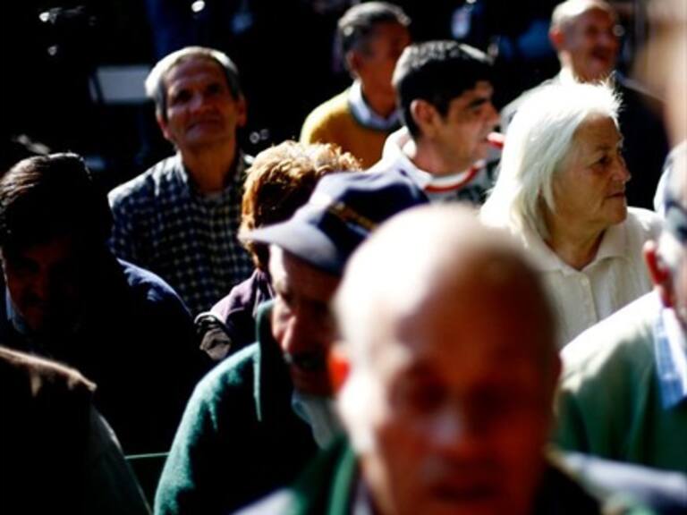 En menos de una década se duplicaron los adultos mayores que trabajan en Chile