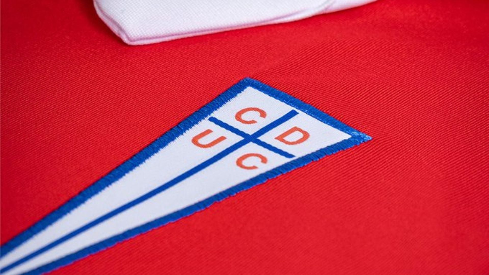Universidad Católica camiseta