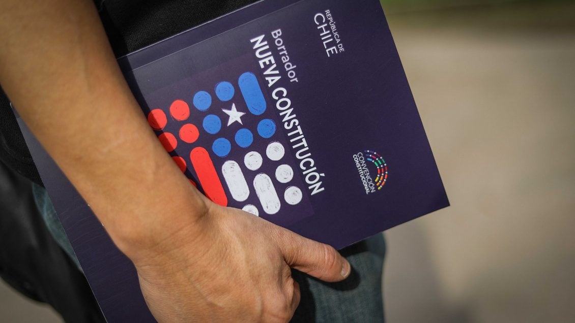 26 de mayo del 2022/SANTIAGOBorrador de la Nueva Constitución en el patio del ex Congreso Nacional.
FOTO: SEBASTIAN BELTRAN GAETE/AGENCIAUNO