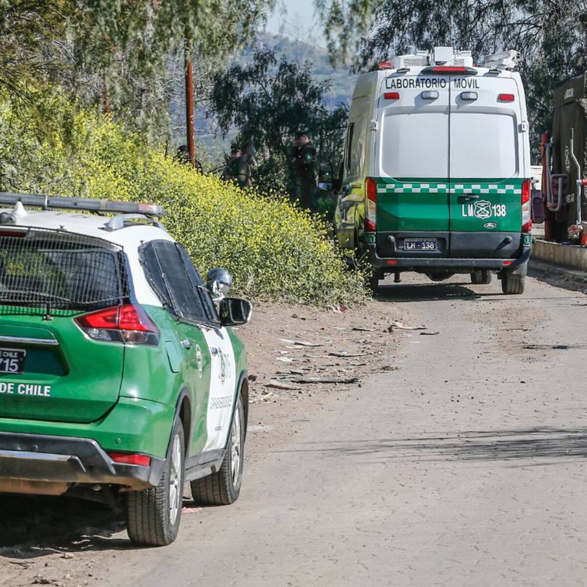 Despliegan operativo de rescate en Vitacura: tres personas quedan atrapadas en el cerro Manquehuito