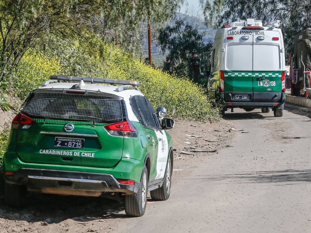 Despliegan operativo de rescate en Vitacura: tres personas quedan atrapadas en el cerro Manquehuito