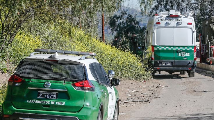 Despliegan operativo de rescate en Vitacura: tres personas quedan atrapadas en el cerro Manquehuito