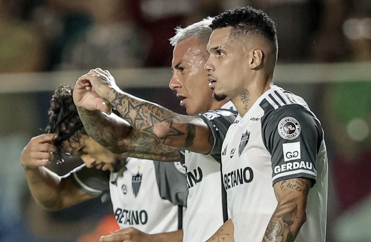 Piero Maza le anuló un insólito gol a Eduardo Vargas, y además lo amonestó | Getty Images