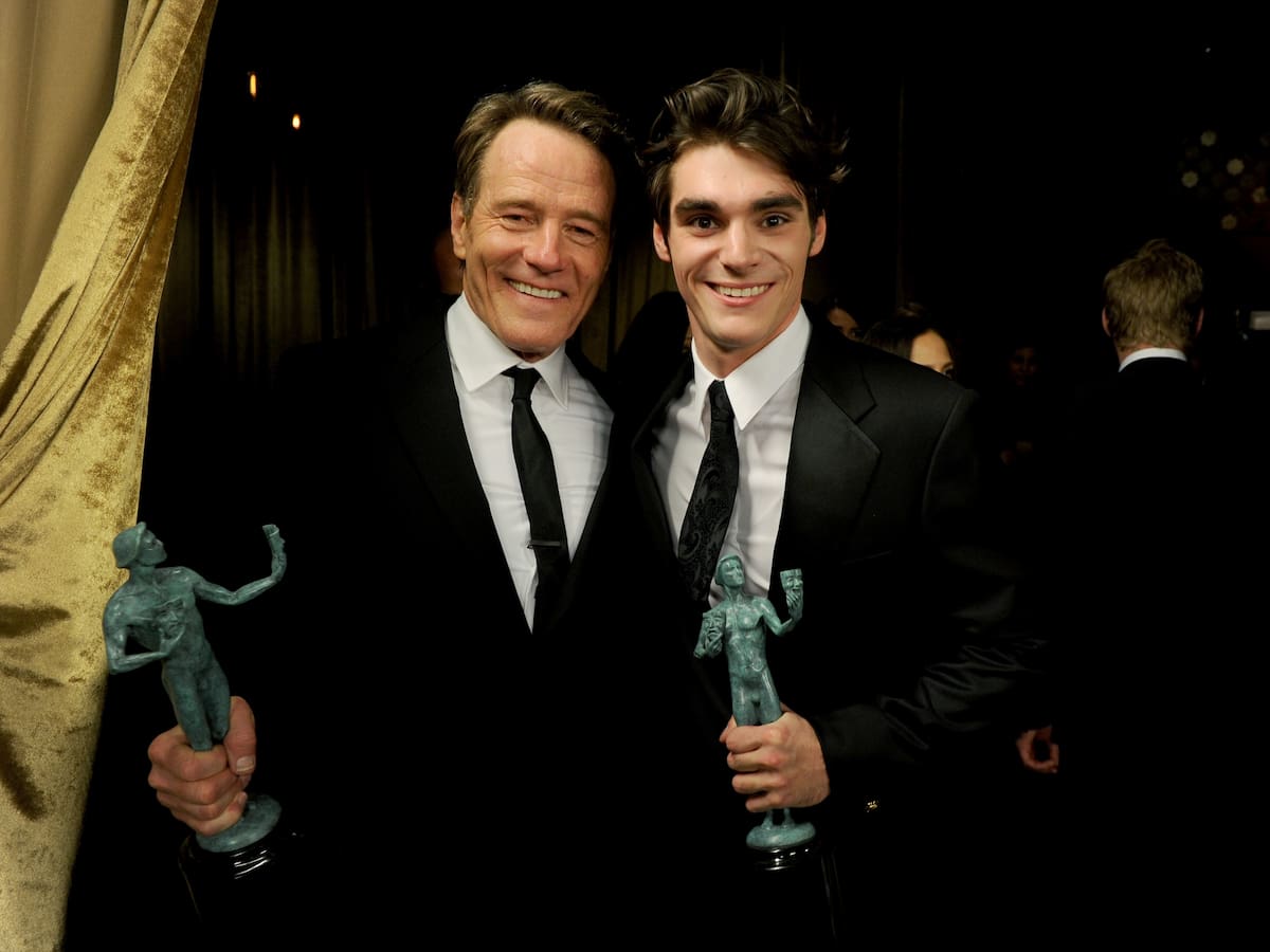 Bryan Cranston despide a RJ Mitte, su hijo en Breaking Bad, con emotivo mensaje y revela un doloroso detalle: “¿Por qué?”