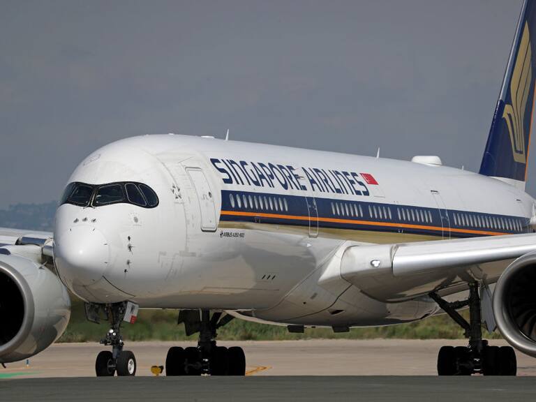 Turbulencias extremas en vuelo que se dirigía de Londres a Singapur dejan a un muerto y más de 30 heridos