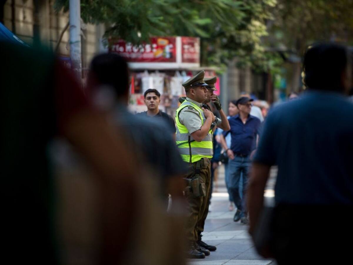 Estos son los tres lugares donde los chilenos se sienten más inseguros debido a la delincuencia, según una encuesta