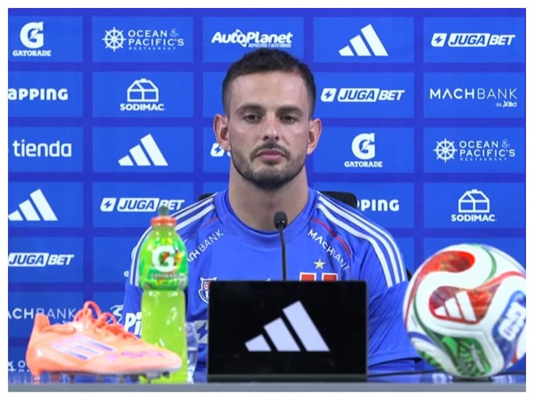 Octavio Rivero en conferencia de prensa con Universidad de Chile