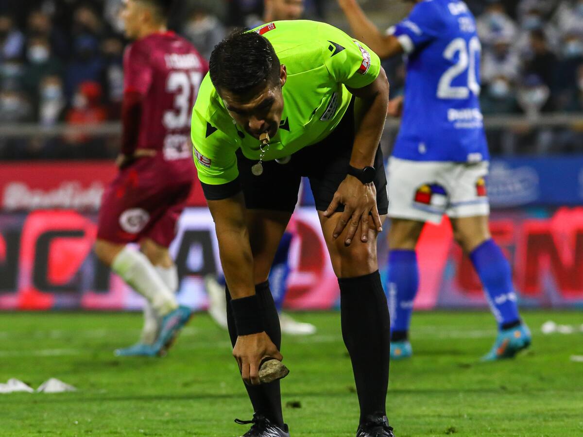 Universidad Católica arriesga jugar sin público ante Colo Colo por el mal comportamiento de sus hinchas