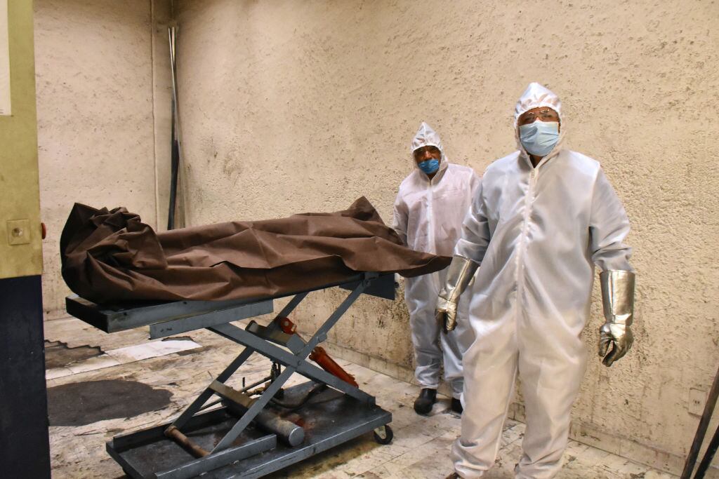 Una víctima del Covid-19 en un crematorio en México