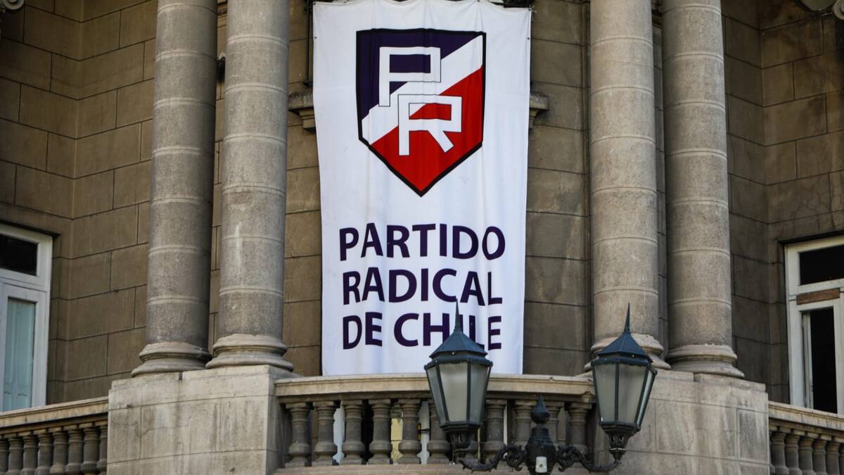 Crisis interna: Jóvenes radicales realizan “toma simbólica” ante cierre inminente de la colectividad