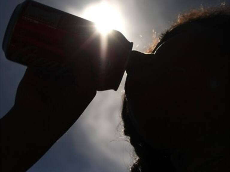 Consumo de bebidas azucaradas se reduce en más de 20% tras alza de impuestos