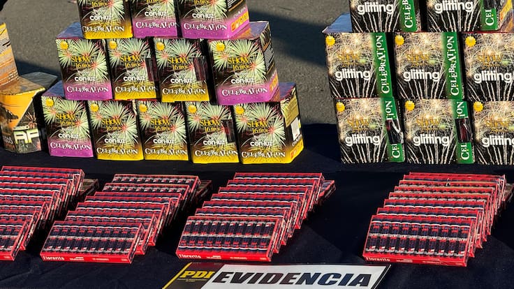 Megaoperativo permite decomiso de más de una tonelada de fuegos artificiales y más de 30 mil cigarrillos en Santiago