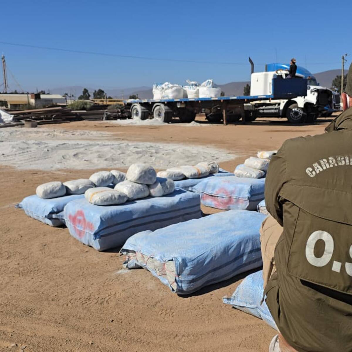 Incautan casi una tonelada de marihuana en la Ruta 5: droga iba oculta en sacos de cemento rumbo a la RM