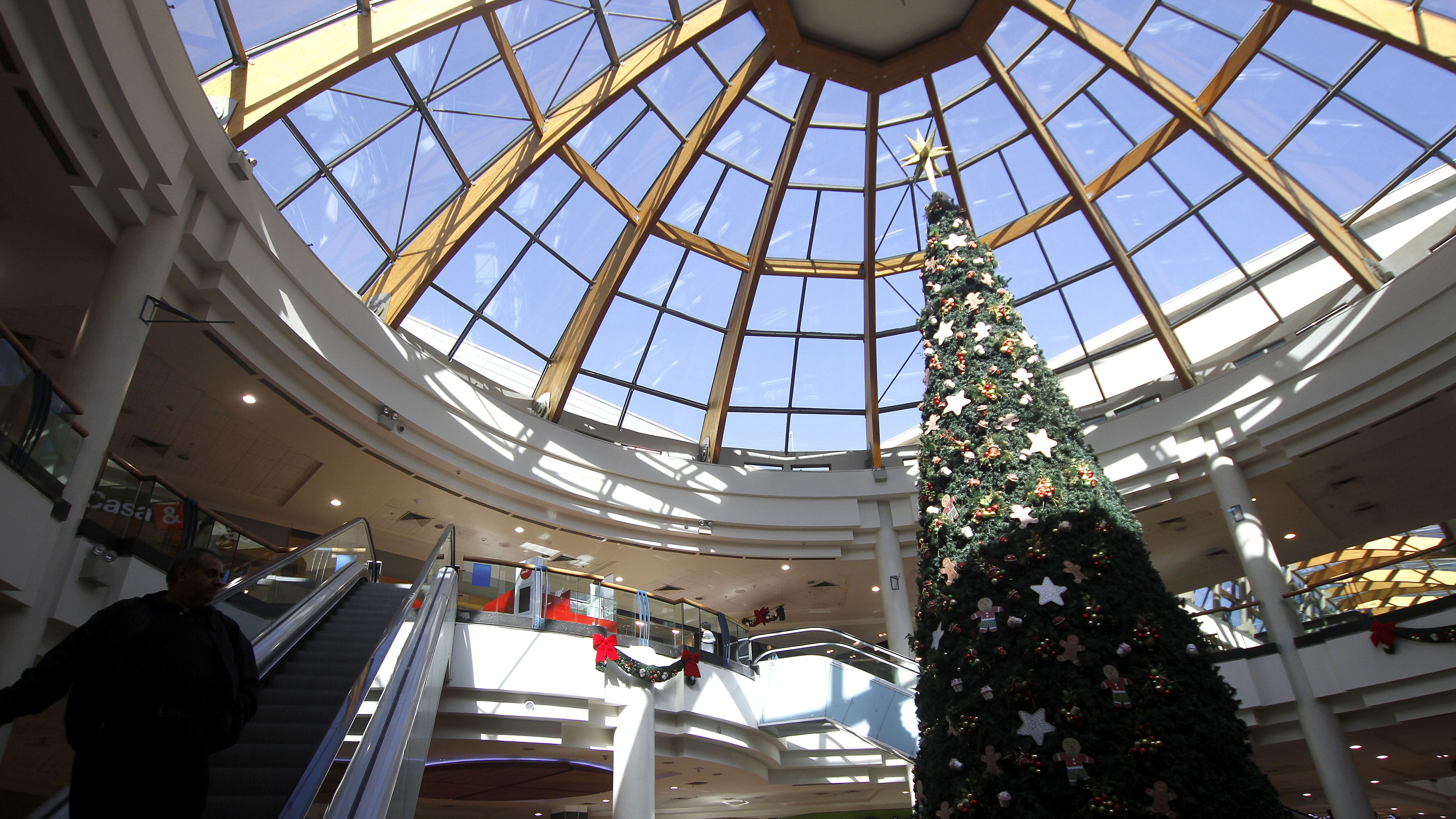 5 de Noviembre del 2014/SANTIAGO Comienzan los adornos navideños en algunos Mall de santiago, Arbol de Navidad en el Mall Florida Center de La Florida. 
FOTO:VICTOR PEREZ/AGENCIAUNO