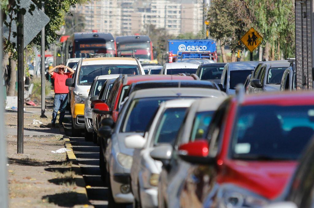 Mutual de Seguridad y preocupantes resultados en estudio de seguridad vial: 3500 personas fueron captadas usando celular mientras manejaba