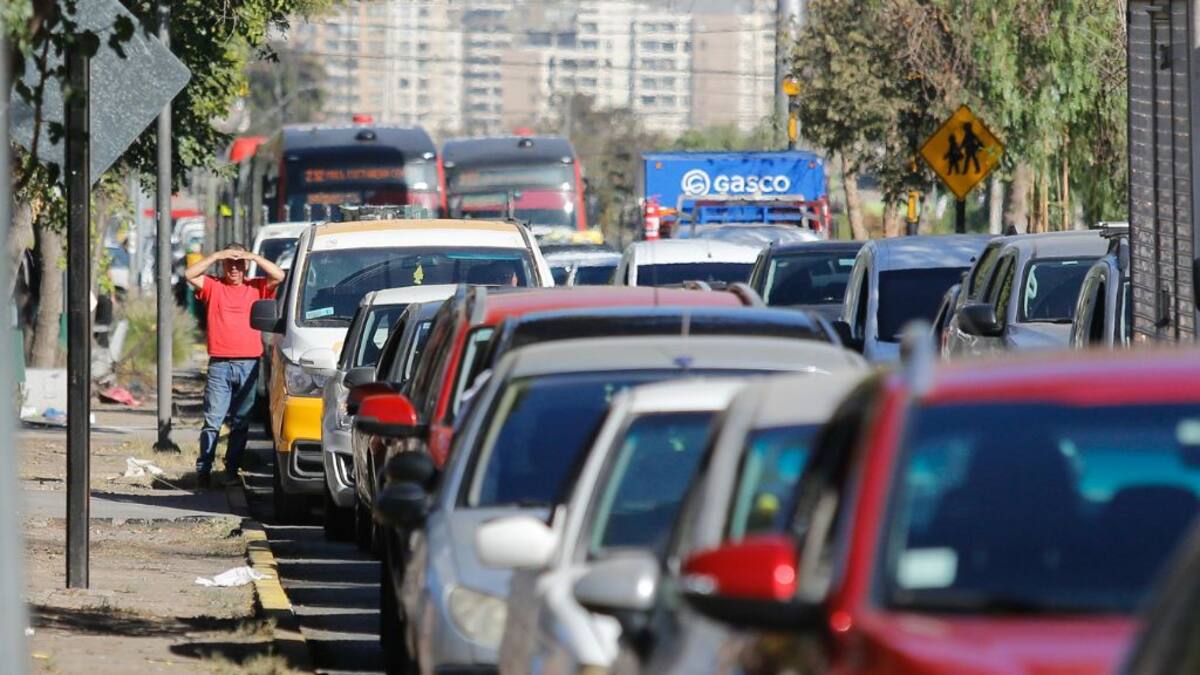Mutual de Seguridad y preocupantes resultados en estudio de seguridad vial: aproximadamente 3500 personas fueron captadas usando celular mientras manejaban