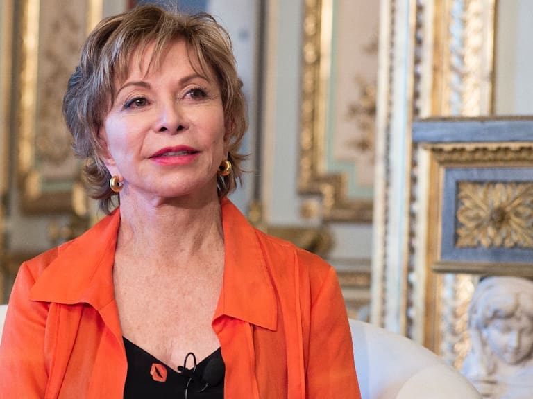 Isabel Allende: “La nueva Constitución ataca los fundamentos del patriarcado y eso es lo que tiene tan alterada a la derecha”