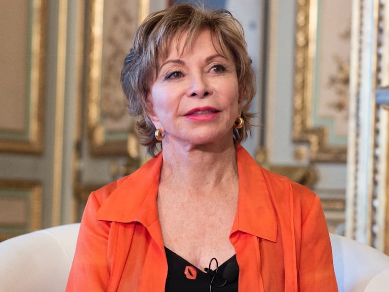 Isabel Allende: “La nueva Constitución ataca los fundamentos del patriarcado y eso es lo que tiene tan alterada a la derecha”