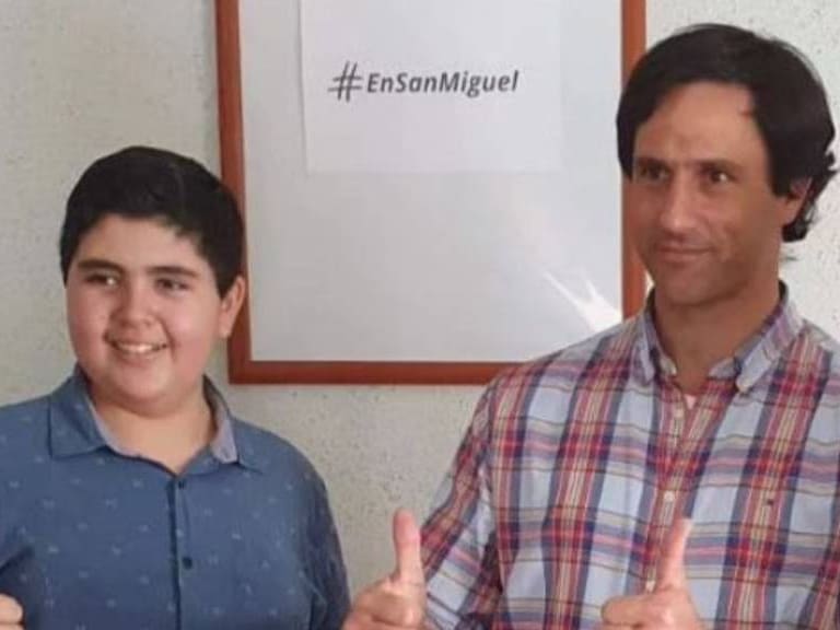 «Sé lo peligrosas que son sus ideas»: ex Niño Poeta se defiende ante críticas por su foto junto a Luis Silva