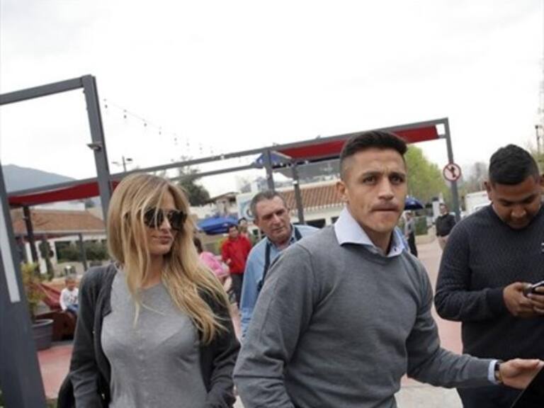 Mayte Rodríguez y Alexis Sánchez fueron sorprendidos almorzando