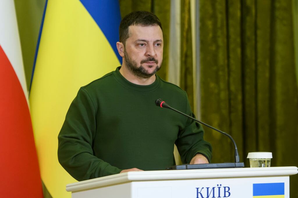 El presidente de Ucrania, Volodimir Zelenski, conversa con los medios de comunicación en la ciudad de Kiev.