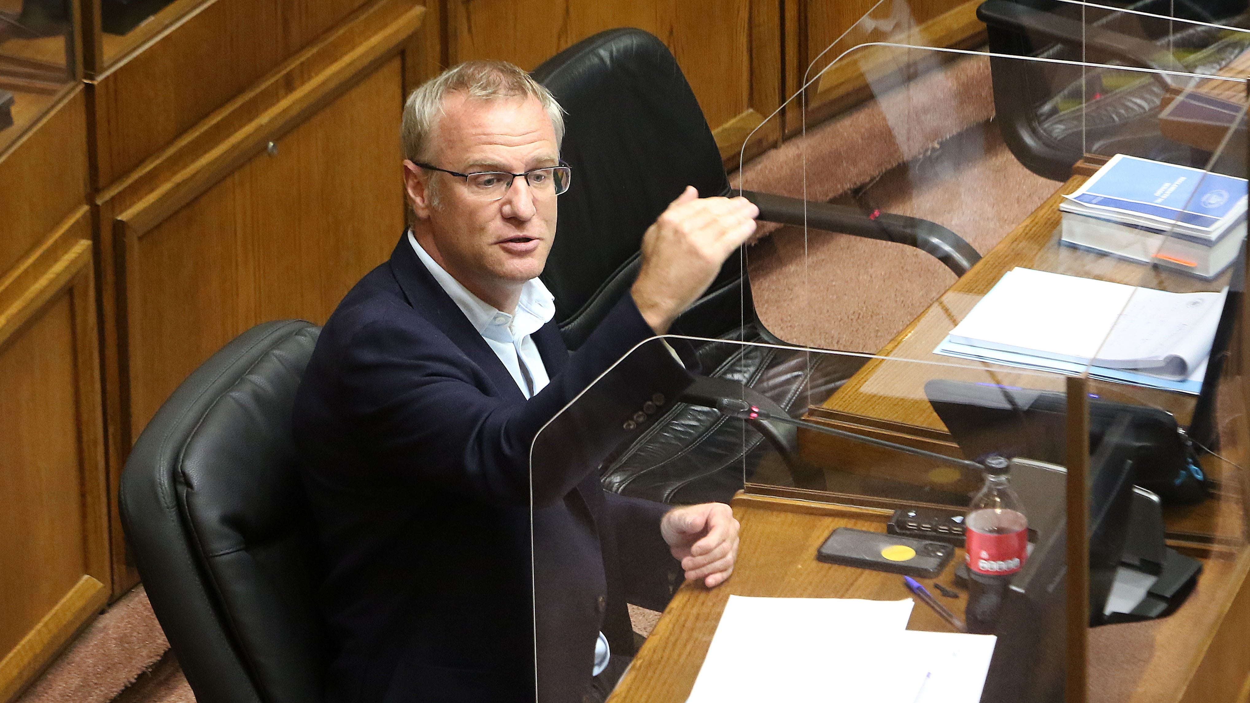 24 DE ENERO DE 2022/VALPARAISOEl senador Felipe Kast, durante la Sesión del Senado, que analiza el proyecto que crea la Pensión Garantizada Universal; y que reduce o elimina exenciones tributarias.
FOTO: LEONARDO RUBILAR CHANDIA/AGENCIAUNO