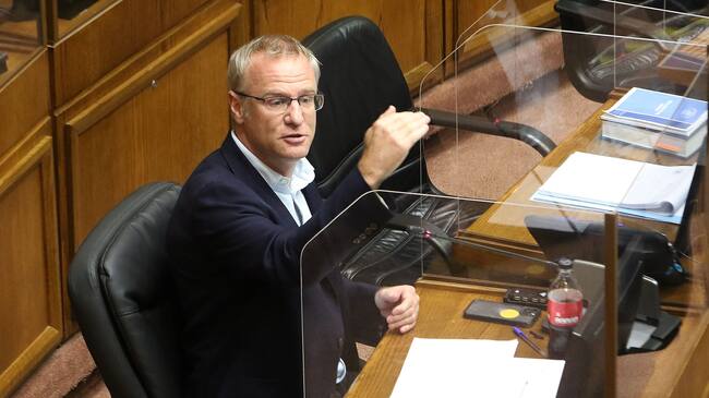 24 DE ENERO DE 2022/VALPARAISOEl senador Felipe Kast, durante la Sesión del Senado, que analiza el proyecto que crea la Pensión Garantizada Universal; y que reduce o elimina exenciones tributarias.
FOTO: LEONARDO RUBILAR CHANDIA/AGENCIAUNO