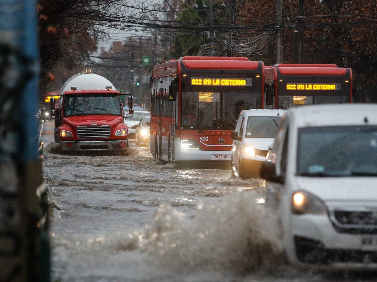 “Los servicios están operativos, la afectación no supera el 5%”: directora de Transporte Público RM entrega balance por sistema frontal en Santiago