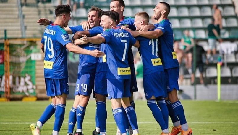 Ángelo Henríquez convierte su sexto gol en el fútbol polaco