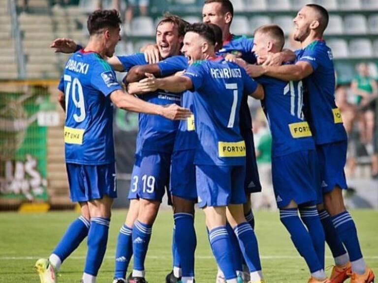 Ángelo Henríquez convierte su sexto gol en el fútbol polaco