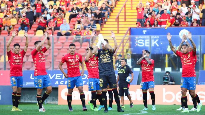 Hinchas de Unión Española realizarán donaciones de libros para beneficiar a niños y niñas de Independencia