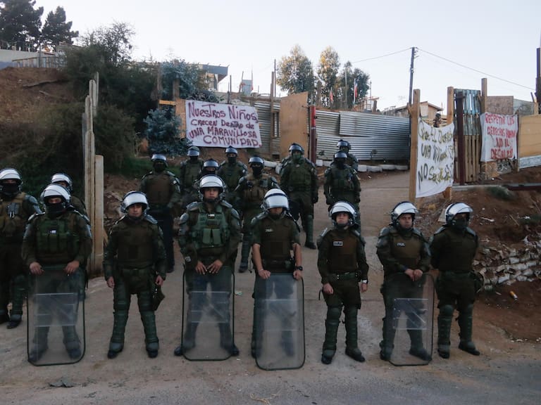 Carabineros llega a toma de Lajarilla en Viña del Mar para desalojo: cerca de 90 familias deberán dejar los terrenos