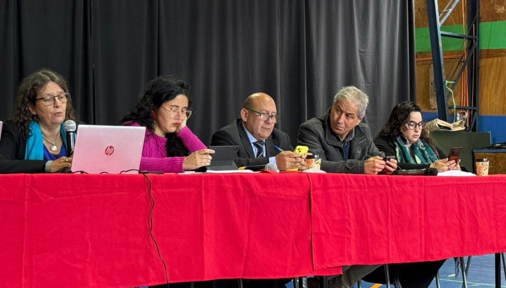 X @ColegioProfes | El presidente del Colegio de Profesores, Mario Aguilar, junto a otras autoridades y dirigentes, en la comisión de Educación de la Cámara de Diputados